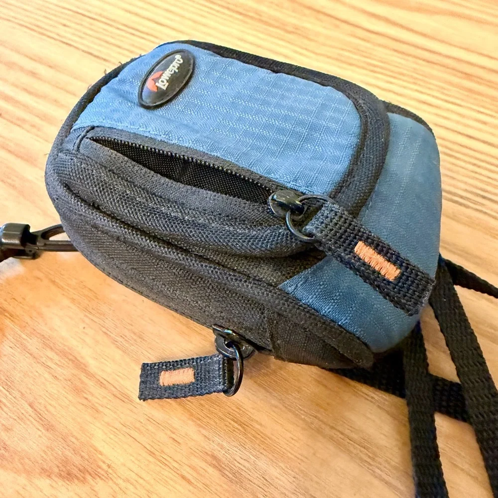 LowePro 4x3 Blue and Black Cross Body Compact Camera Bag